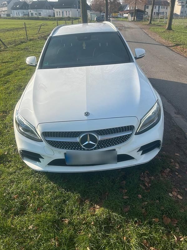 Weiß Gebraucht 2019 Mercedes C300 AMG Kombi | 23.500 € (Fairer Preis) - Bild 1/4