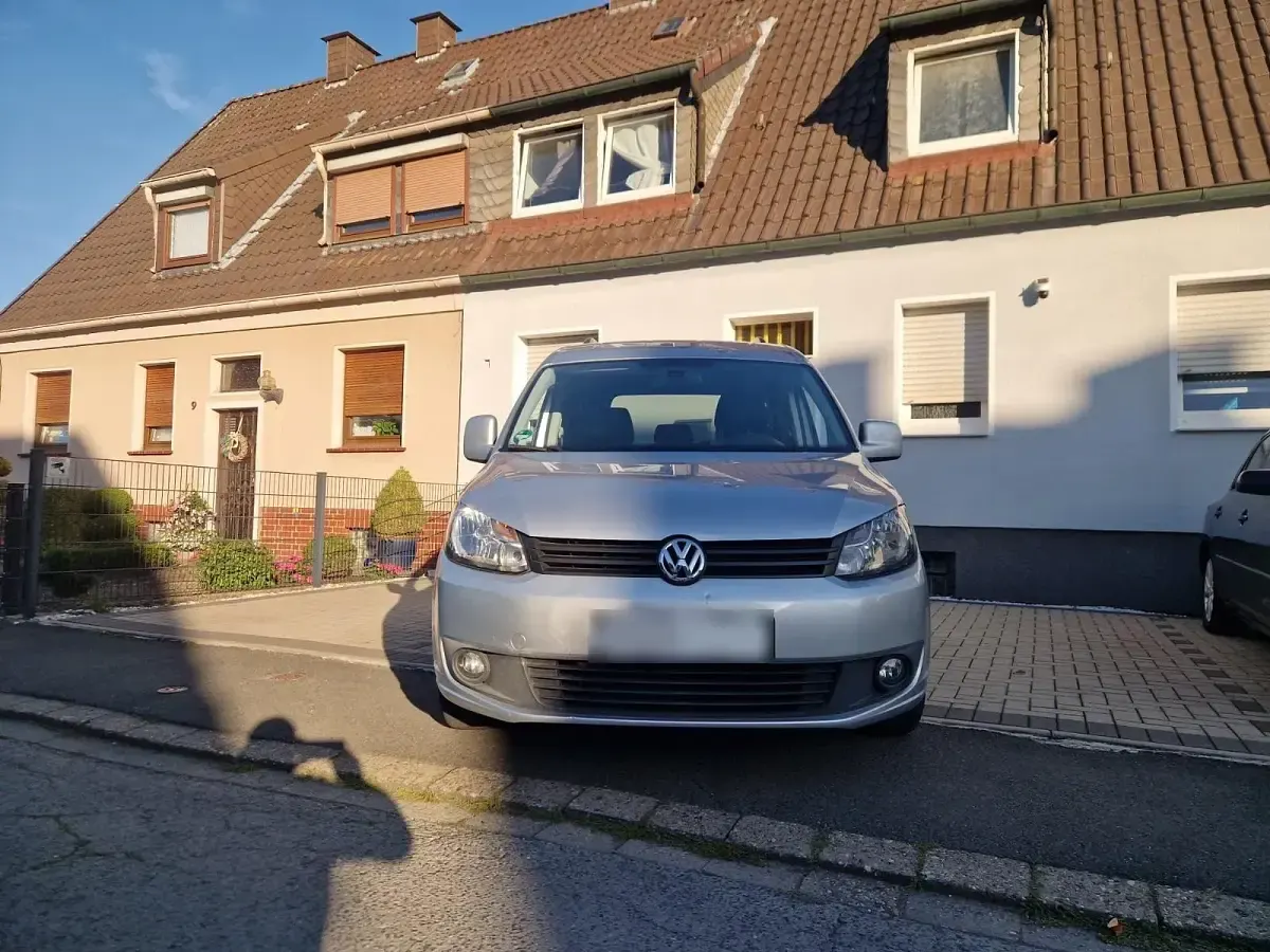 Gebraucht VW Caddy 105 PS (77 kW) 2011 Silber Van / Kleinbus