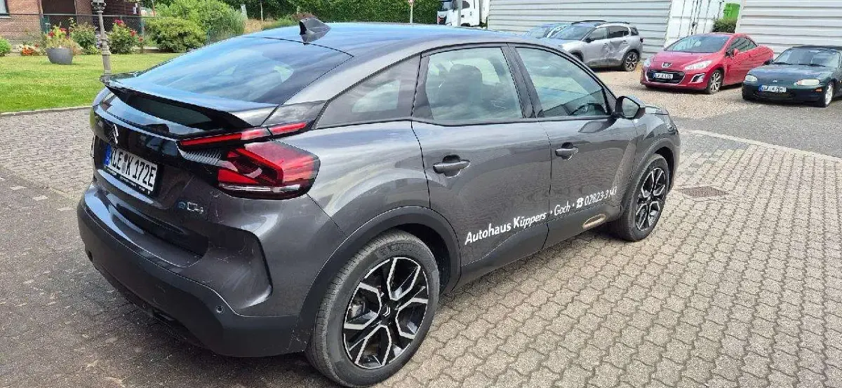 Gebraucht Citroën e-C4 100 kW (136 PS) 2023 Platiniumgrau met. Limousine