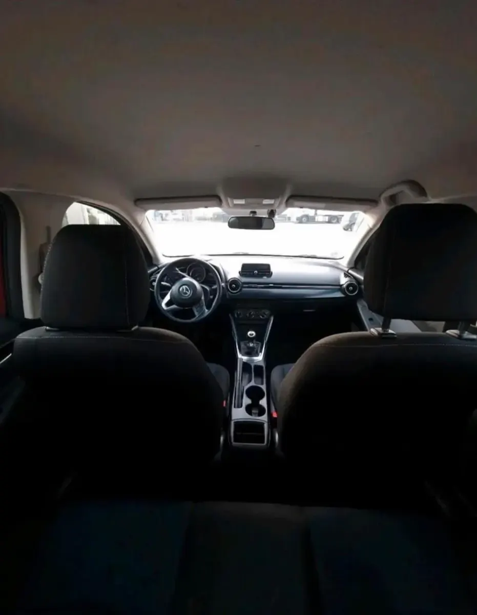 Gebraucht Mazda 2 75 PS (55 kW) 2016 Rot Kleinwagen