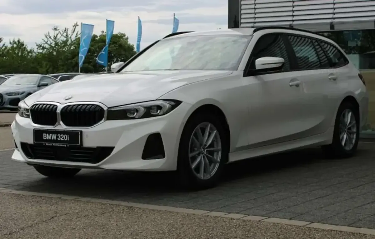 Neu BMW 320 184 PS (135 kW) 2026 Alpin weiß Kombi