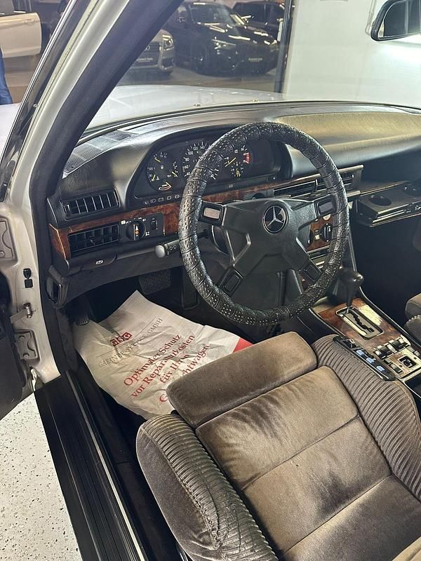 Gebraucht Mercedes 380 200 PS (147 kW) 1985 Silber Limousine