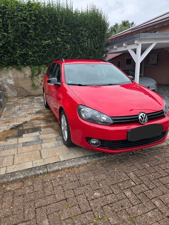 Rot Gebraucht 2012 VW Golf VII Match Kombi | 4.699 € (Superpreis) - Bild 1/4