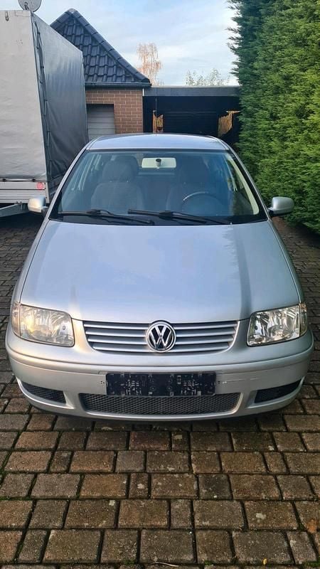 Silber Gebraucht 2000 VW Polo Kleinwagen | 350 € (Guter Preis) - Bild 1/4