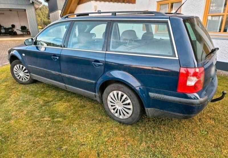 Gebraucht VW Passat 110 PS (80 kW) 2001 Blau Kombi