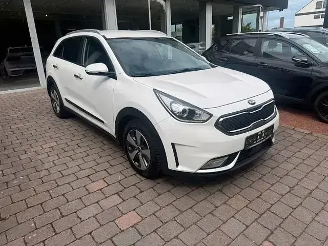 Używany Kia Niro Vision 141 KM (103 kW) 2017 Biały SUV
