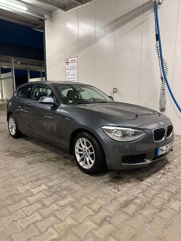 Grau Gebraucht 2013 BMW 116 Advantage Kleinwagen | 7.300 € (Fairer Preis) - Bild 1/4