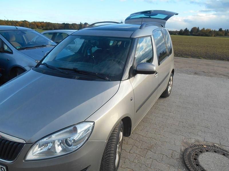 Grün Gebraucht 2011 Skoda Roomster Kombi | 2.450 € (Superpreis) - Bild 1/4
