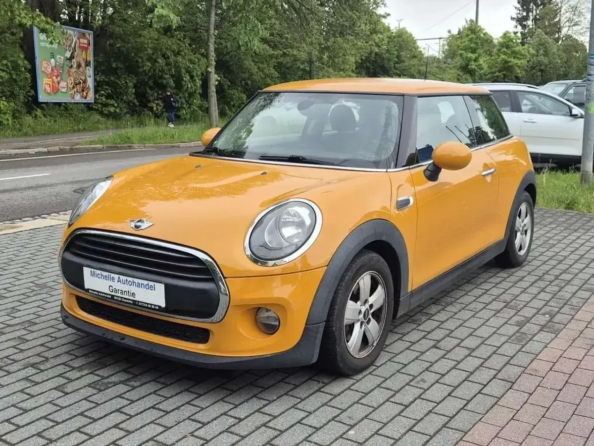 Gebraucht Mini ONE 102 PS (75 kW) 2016 Volcanic orange Kleinwagen