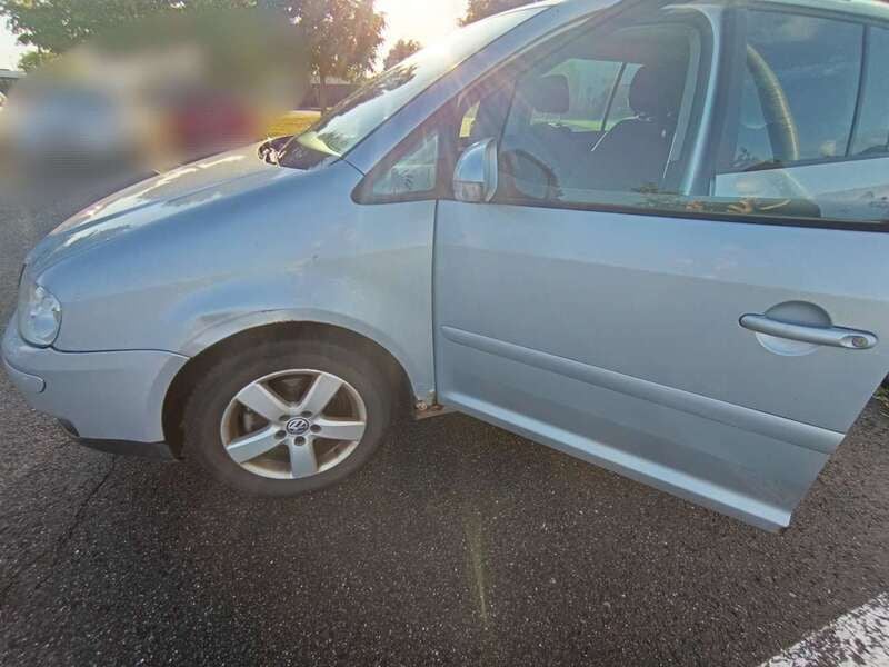 Grau Gebraucht 2004 VW Touran Trendline Van / Kleinbus | 1.200 € (Guter Preis) - Bild 1/4