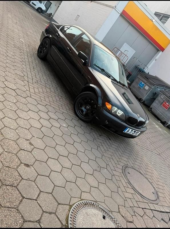 Schwarz Gebraucht 2004 BMW 320 Limousine | 3.500 € (Fairer Preis) - Bild 1/4