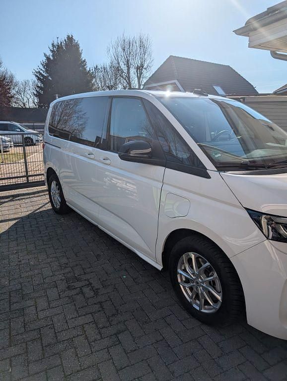 Gebraucht VW Multivan Life 150 PS (110 kW) 2024 Weiß Van