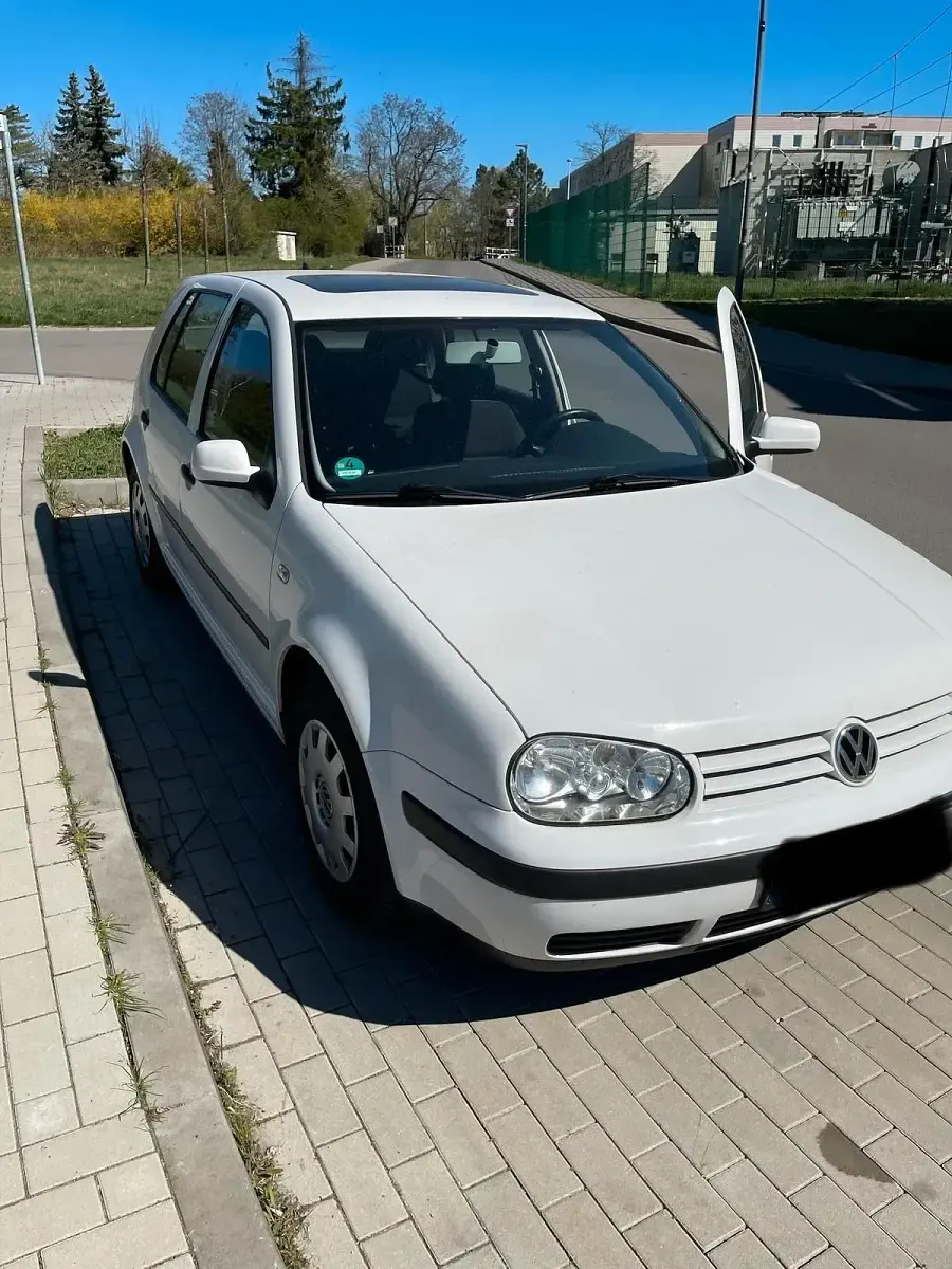 Używany VW Golf IV 75 KM (55 kW) 2000 Biały Sedan/Limuzyna