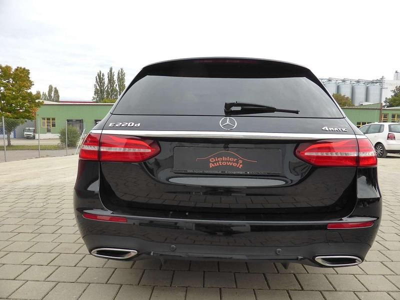 Gebraucht Mercedes E220 194 PS (142 kW) 2017 Schwarz  unilack Kombi