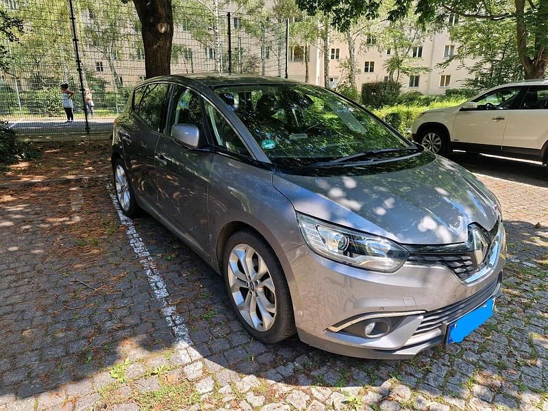 Grau Gebraucht 2016 Renault Scénic III Van / Kleinbus | 7.999 € (Fairer Preis) - Bild 1/4