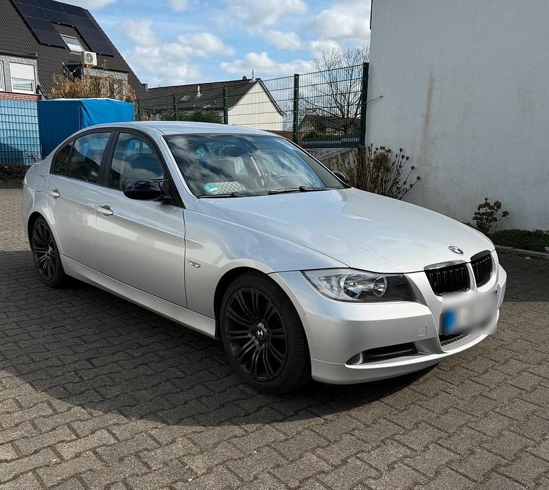Gebraucht BMW 318 143 PS (105 kW) 2008 Silber Limousine