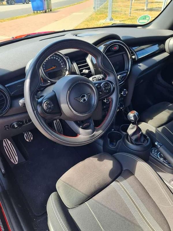 Rot Gebraucht 2019 Mini Cooper S Kleinwagen | 19.400 € (Etwas zu teuer) - Bild 1/4