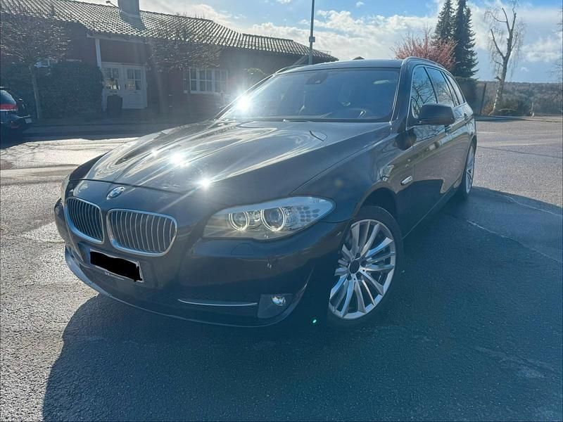 Gebraucht BMW 525 217 PS (159 kW) 2012 Schwarz Kombi