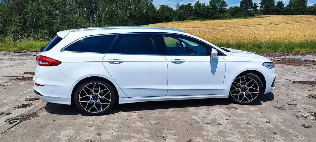 Usado Ford Mondeo Titanium 165 CV (121 kW) 2019 Blanco Familiar