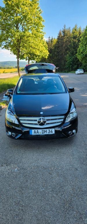 Schwarz Gebraucht 2012 Mercedes B180 Van / Kleinbus | 6.000 € (Superpreis) - Bild 1/4