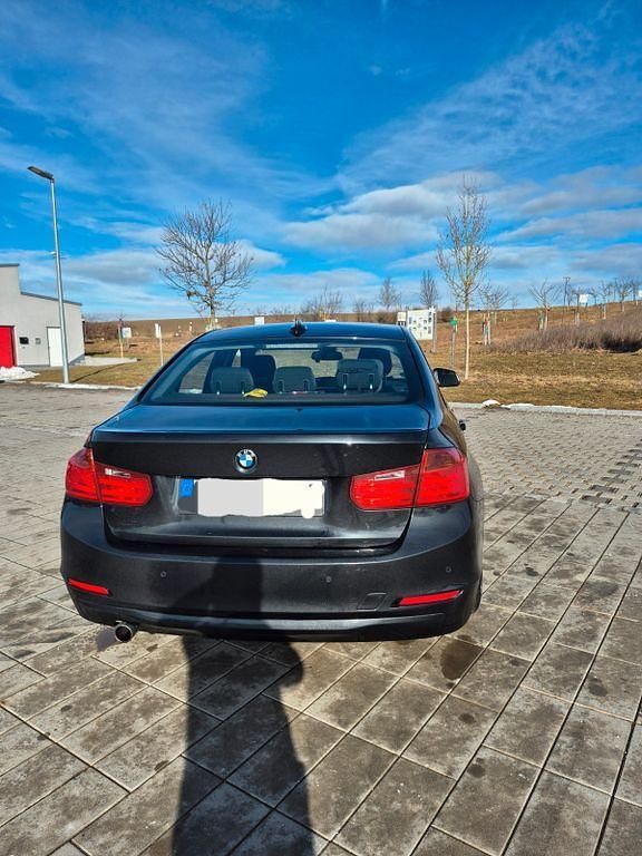 Gebraucht BMW 320 184 PS (135 kW) 2015 Schwarz Limousine