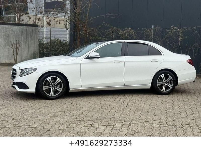 Gebraucht Mercedes E220 194 PS (142 kW) 2019 Weiß Limousine