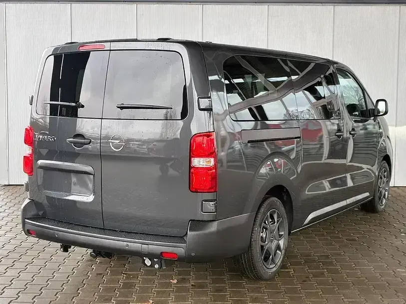 Nowe Opel Vivaro 2025 Czarny Minivan