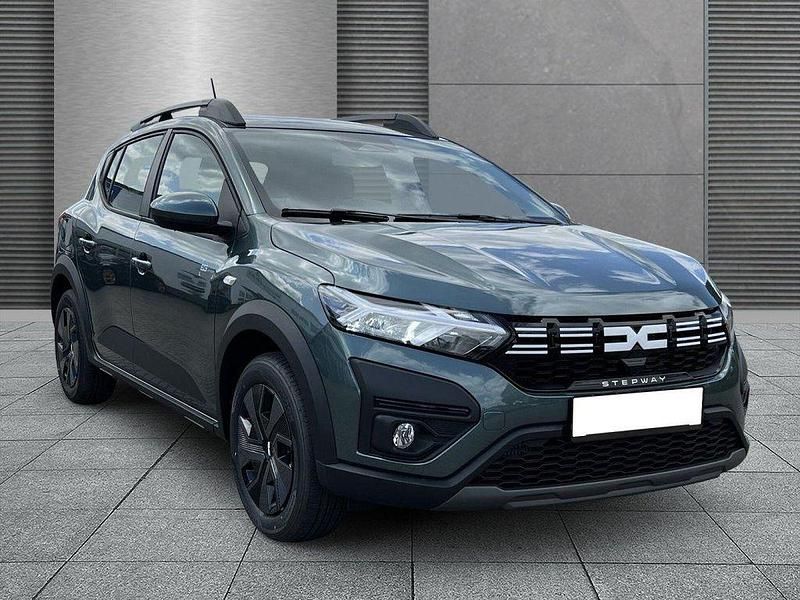 Zedergrün Neu 2025 Dacia Sandero Expression Kleinwagen | 19.740 € (Fairer Preis) - Bild 1/4