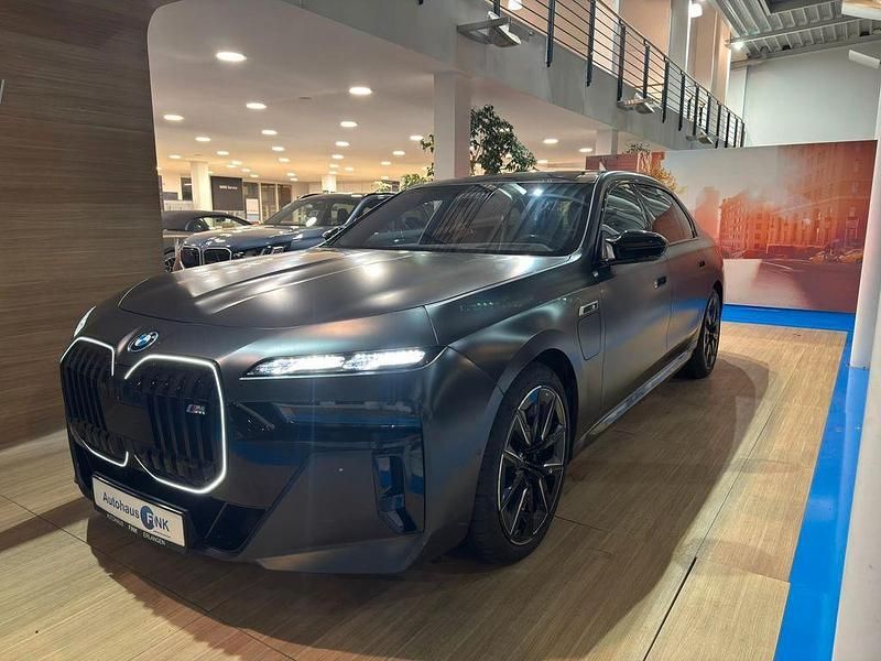 Gebraucht BMW M760e Performance 381 PS (280 kW) 2023 Grau Limousine