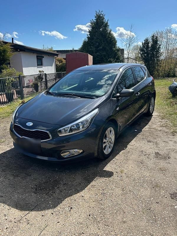 Gebraucht Kia Ceed 99 PS (72 kW) 2013 Grau Kleinwagen