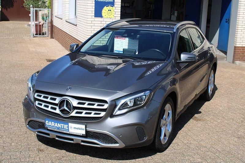 Gebraucht Mercedes GLA180 Urban 122 PS (89 kW) 2017 Grau SUV