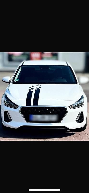 Weiß Gebraucht 2018 Hyundai i30 Limousine | 10.950 € (Superpreis) - Bild 1/4