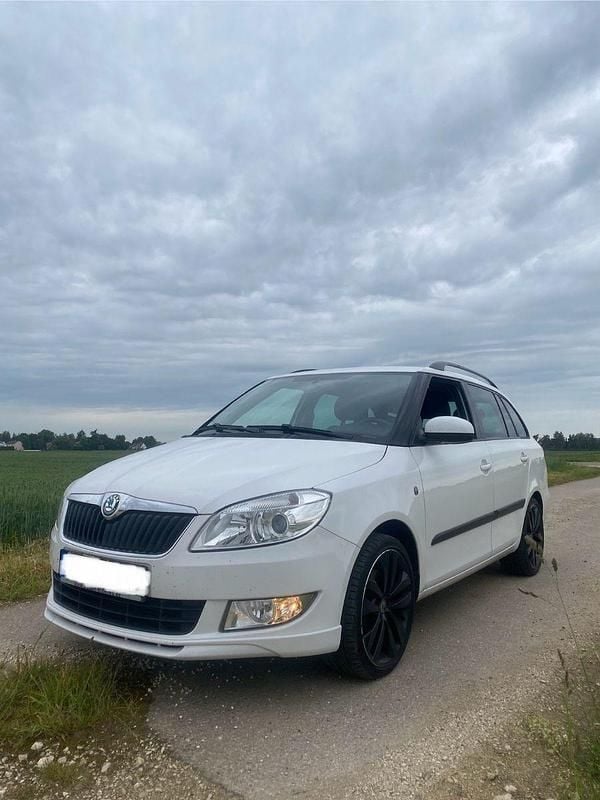 Gebraucht Skoda Fabia Ambition 105 PS (77 kW) 2012 Weiß Kleinwagen