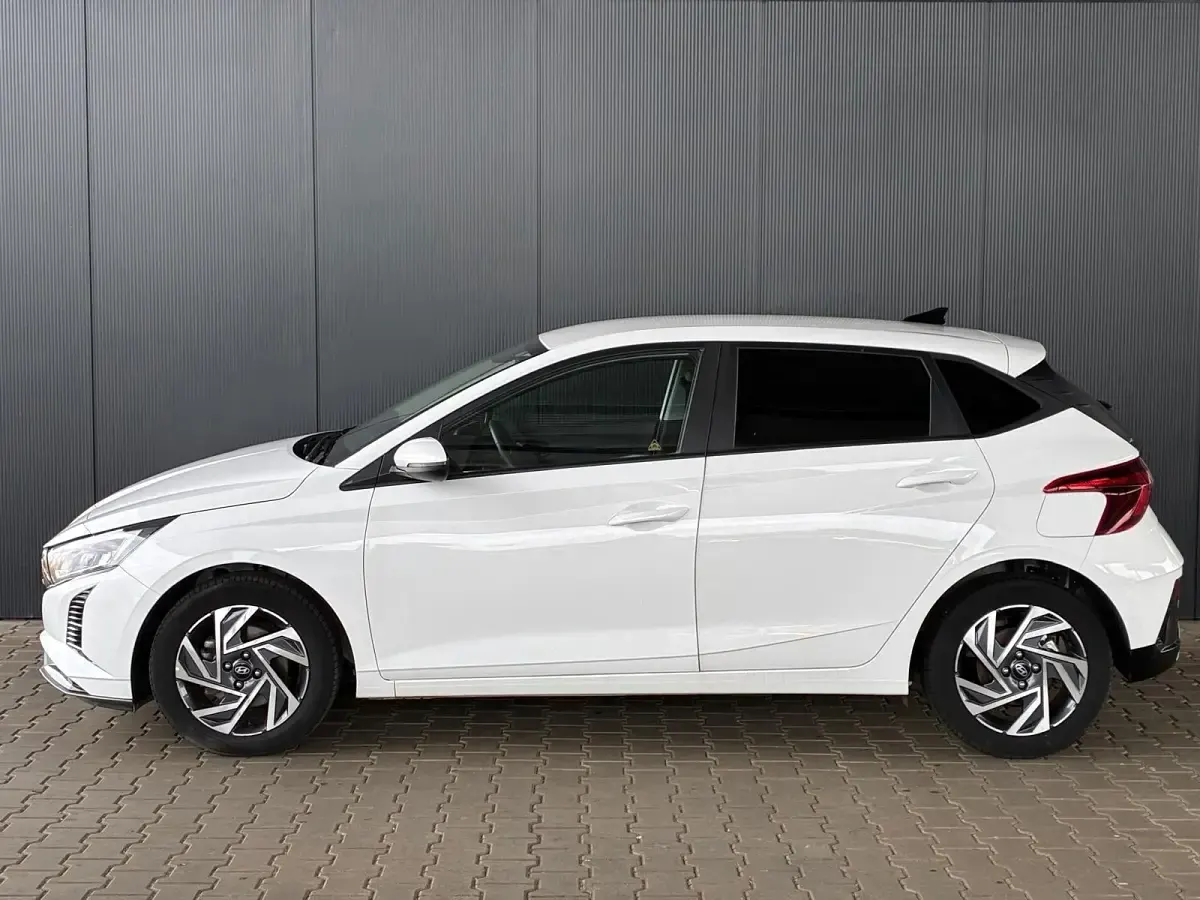 Gebraucht Hyundai i20 Comfort 101 PS (74 kW) 2025 Weiß (atlas white) Kleinwagen