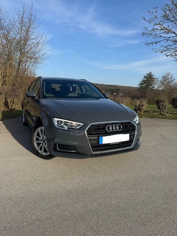 Gebraucht Audi A3 Ambiente 116 PS (85 kW) 2019 Grau Limousine