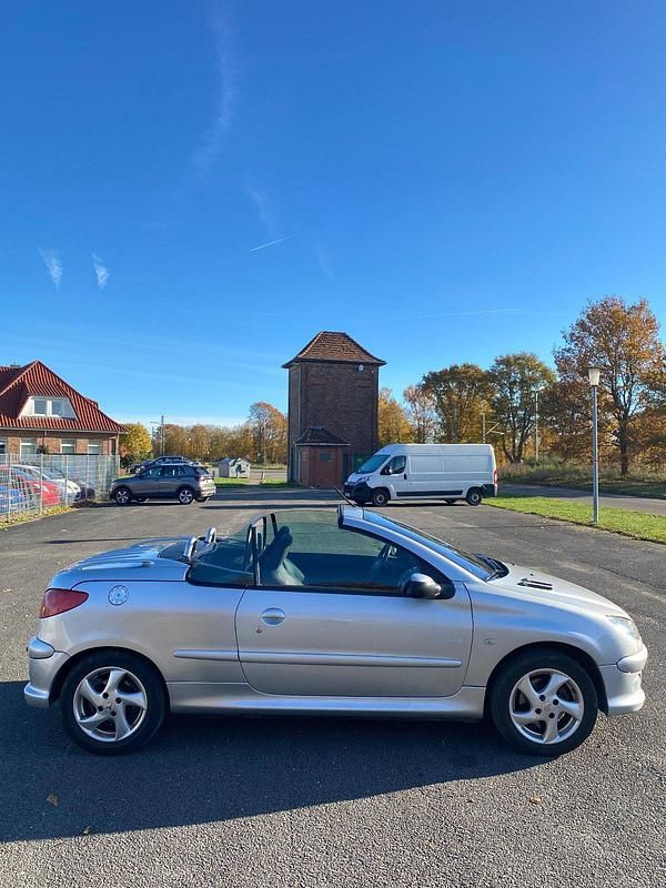 Gebraucht Peugeot 206 CC Quiksilver 109 PS (80 kW) 2006 Silber Cabrio