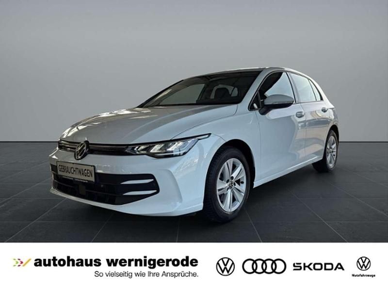 Pure white Gebraucht 2024 VW Golf VIII Life Limousine | 24.939 € (Fairer Preis) - Bild 1/4