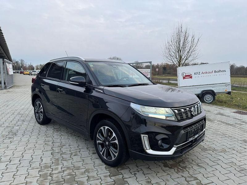 Schwarz Gebraucht 2020 Suzuki Vitara Comfort+ SUV | 16.899 € (Fairer Preis) - Bild 1/4