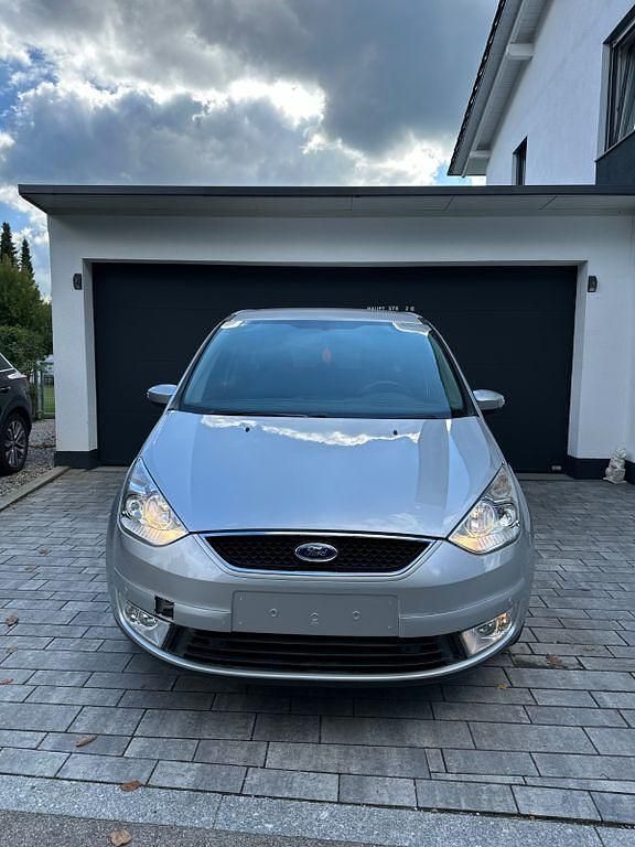 Silber Gebraucht 2007 Ford Galaxy Ambiente Van / Kleinbus | 5.200 € (Fairer Preis) - Bild 1/4