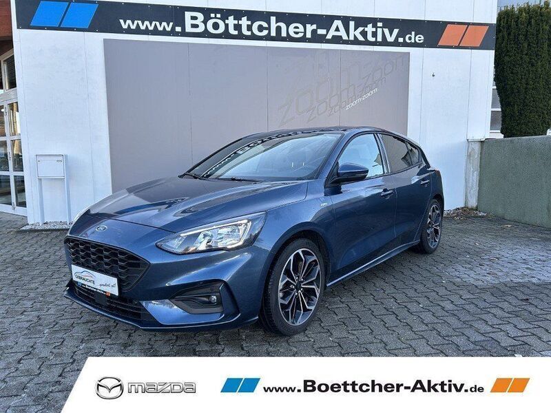 Blau Gebraucht 2021 Ford Focus ST-Line Limousine | 17.890 € (Fairer Preis) - Bild 1/4