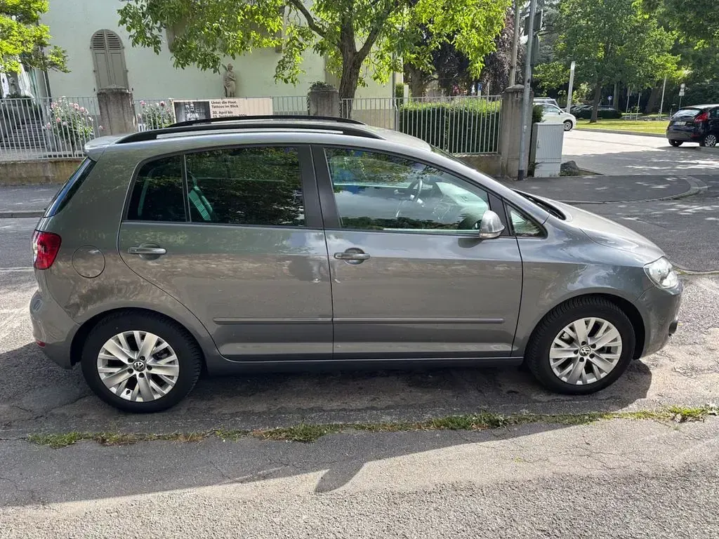 Gebraucht VW Golf Plus Life 122 PS (89 kW) 2013 Grau Van / Kleinbus