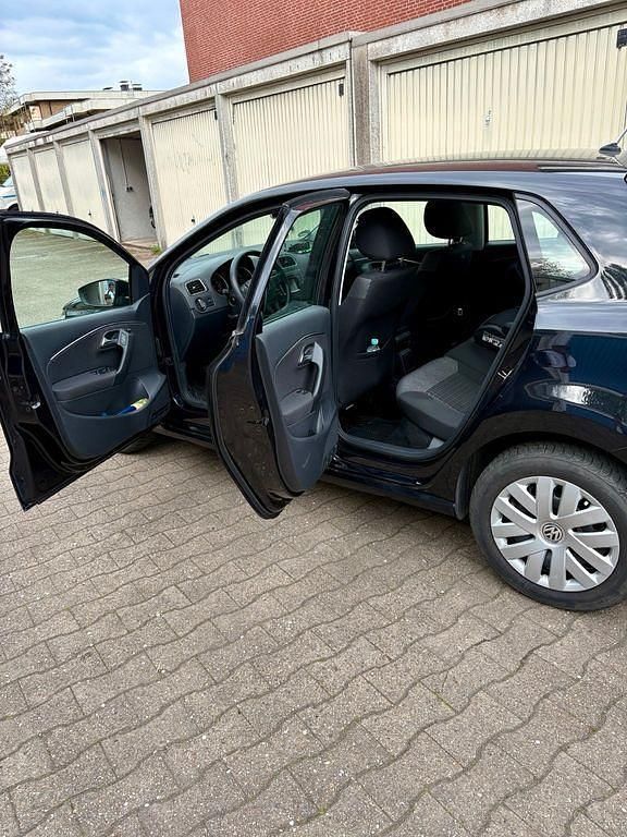Second-hand VW Polo Comfortline 75 CP (55 kW) 2015 Negru Berlinǎ