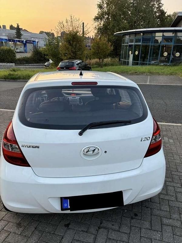 Gebraucht Hyundai i20 Classic 78 PS (57 kW) 2009 Weiß Limousine