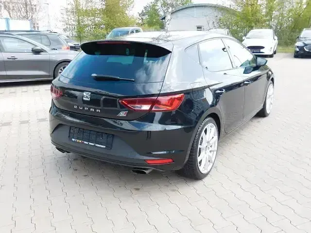 Używany Seat Leon CUPRA 280 KM (205 kW) 2014 Czarny Sedan/Limuzyna