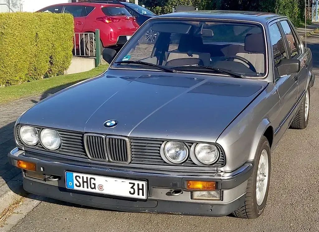 Gebraucht BMW 325 129 PS (94 kW) 1987 Silber Limousine