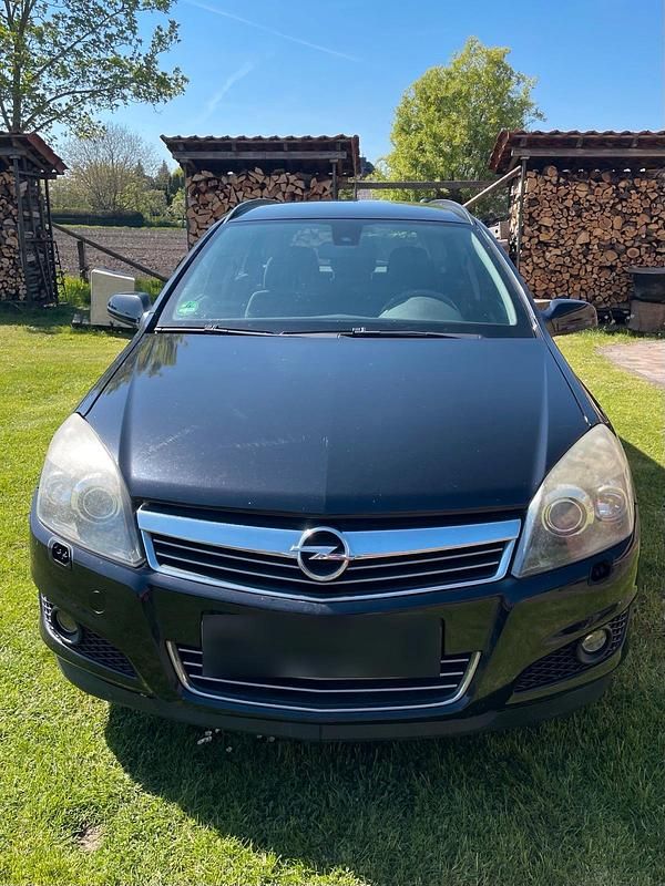 Second-hand Opel Astra 116 CP (85 kW) 2008 Negru Break
