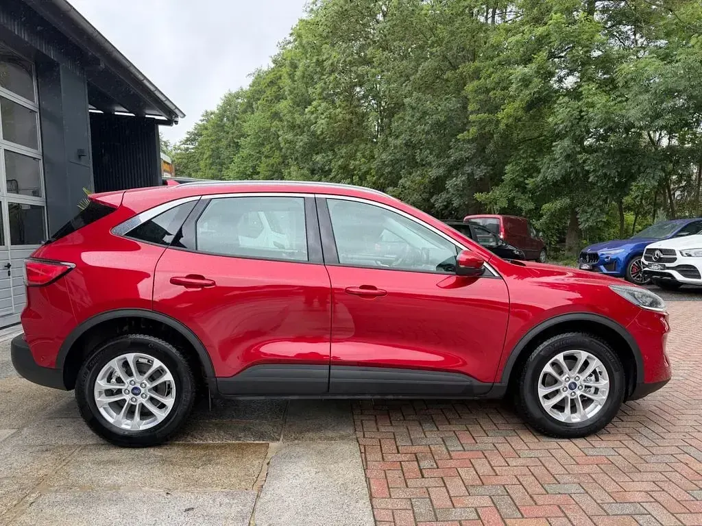 Gebraucht Ford Kuga Titanium 152 PS (111 kW) 2023 Rot SUV