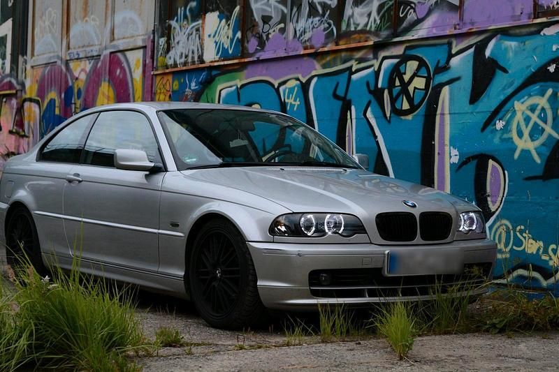 Silber Gebraucht 2000 BMW 320 Shadowline Coupé | 5.000 € (Fairer Preis) - Bild 1/4