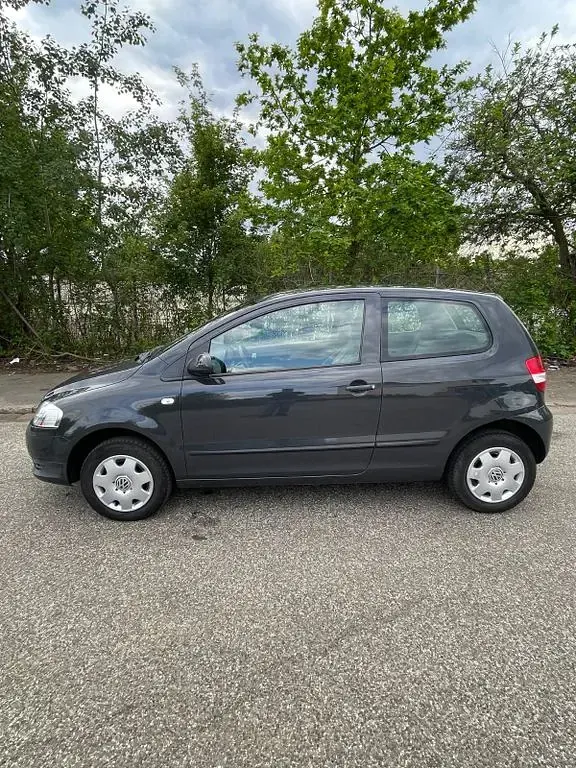 Gebraucht VW Fox 54 PS (39 kW) 2007 Grau Kleinwagen
