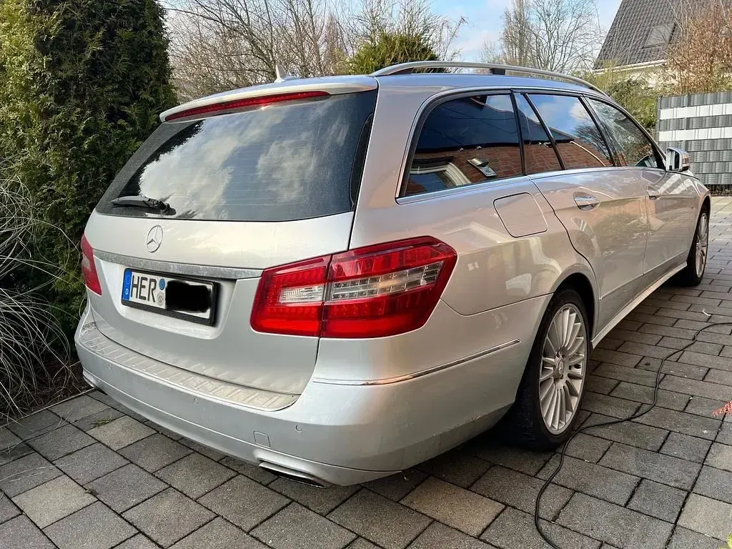 Gebraucht Mercedes E220 Avantgarde 170 PS (125 kW) 2012 Silber Limousine